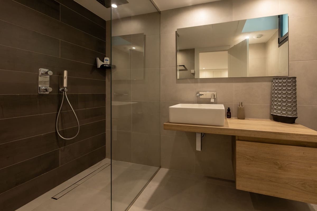 4 sypialnia Willa na sprzedaż w Estepona z basenem garażem - 1 590 000 € (Ref: 9713273)