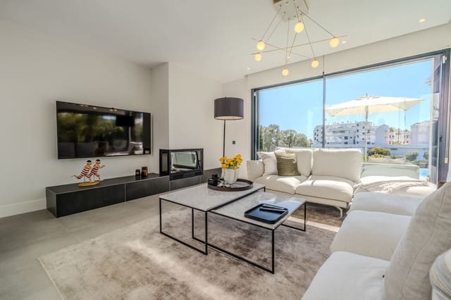 4 quarto Moradia para venda em Estepona com piscina garagem - 1 590 000 € (Ref: 9713273)