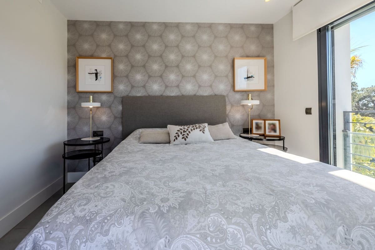 4 bedroom Villa for sale in Estepona with pool garage - € 1,590,000 (Ref: 9713273)