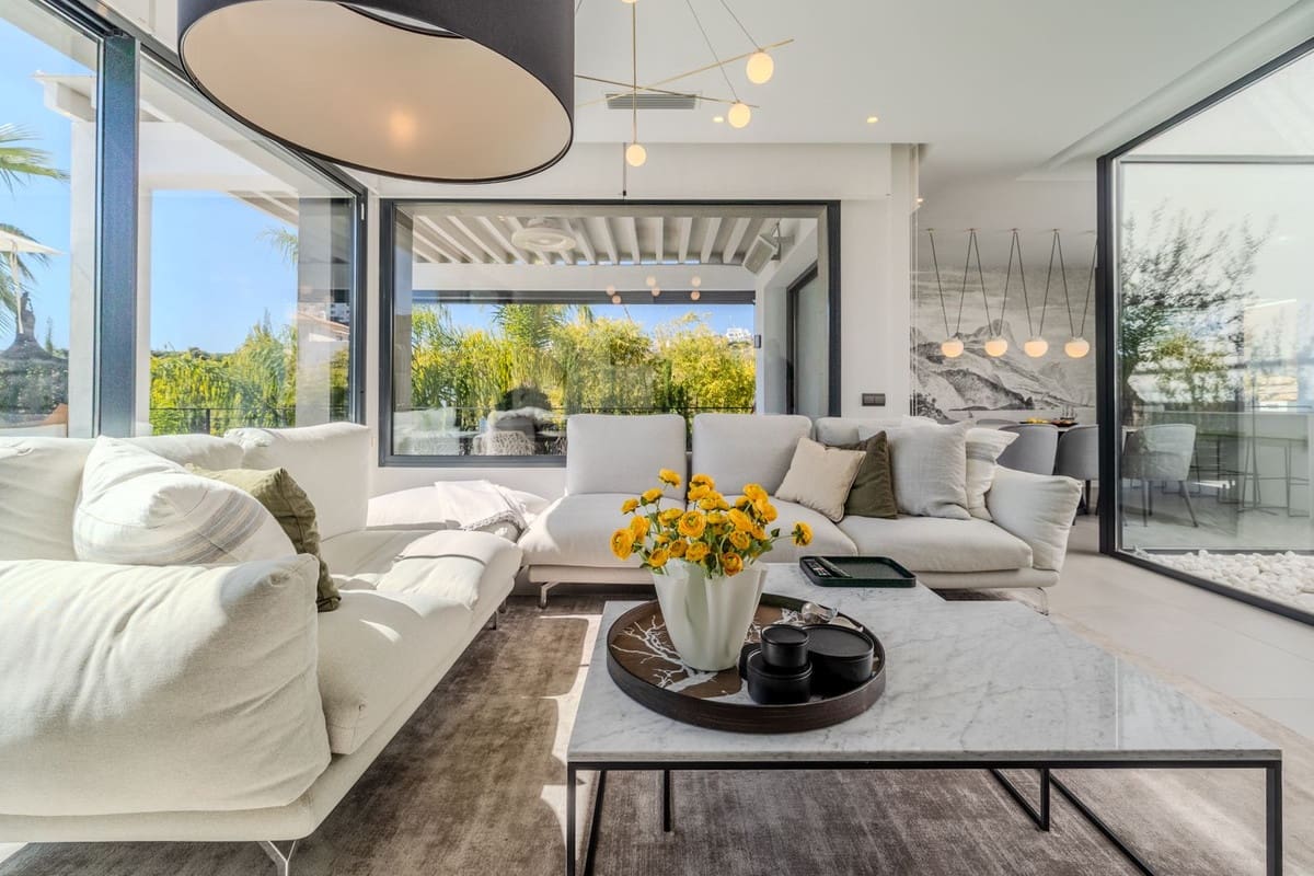 4 bedroom Villa for sale in Estepona with pool garage - € 1,590,000 (Ref: 9713273)