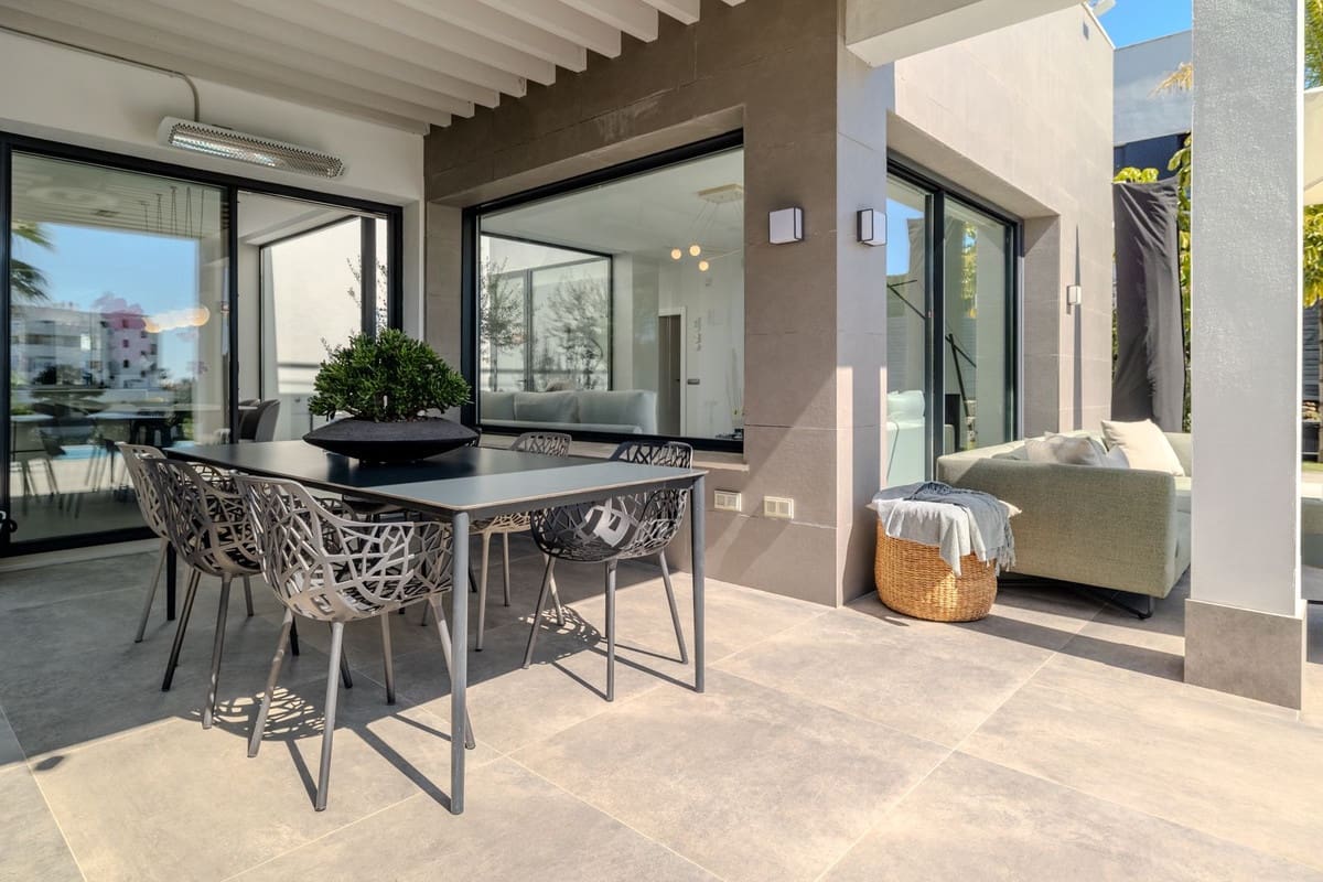 4 slaapkamer Villa te koop in Estepona met zwembad garage - € 1.590.000 (Ref: 9713273)
