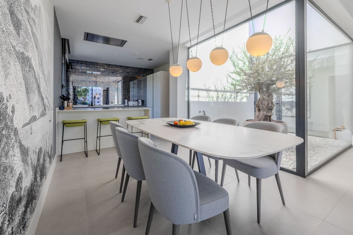 4 slaapkamer Villa te koop in Estepona met zwembad garage - € 1.590.000 (Ref: 9713273)