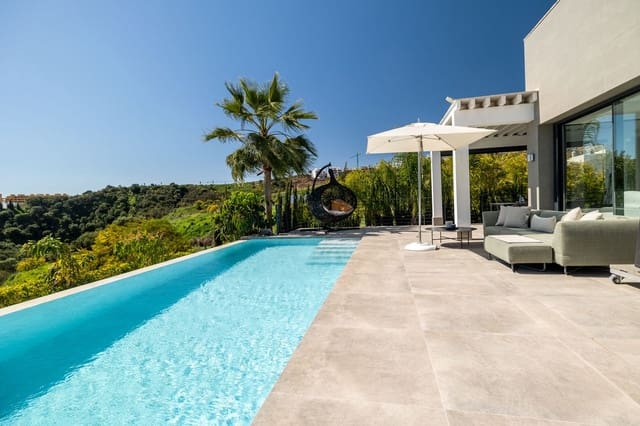 Chalet de 4 habitaciones en Estepona en venta con piscina garaje - 1.590.000 € (Ref: 9713273)