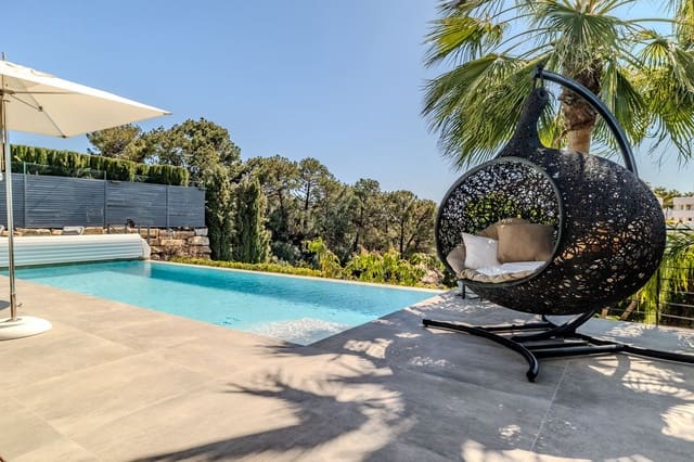 Chalet de 4 habitaciones en Estepona en venta con piscina garaje - 1.590.000 € (Ref: 9713273)