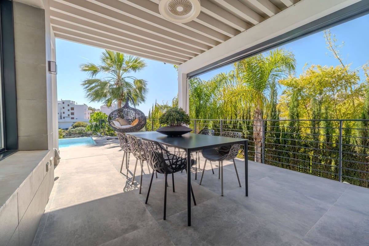 4 slaapkamer Villa te koop in Estepona met zwembad garage - € 1.590.000 (Ref: 9713273)