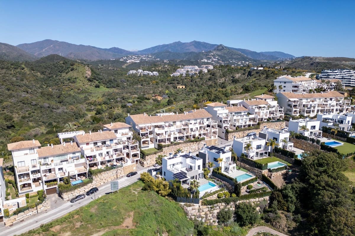 4 slaapkamer Villa te koop in Estepona met zwembad garage - € 1.590.000 (Ref: 9713273)