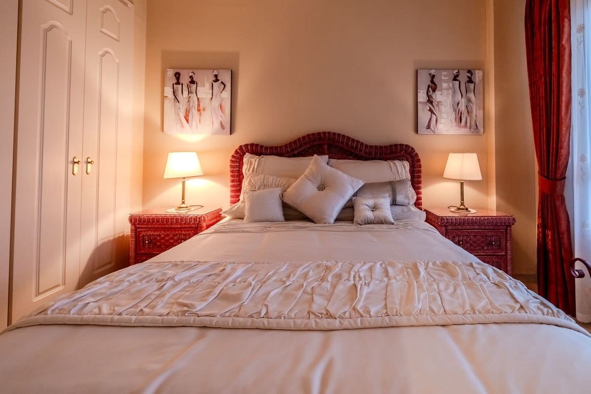 2 bedroom Apartment for sale in Puerto Banus with pool garage - € 879,000 (Ref: 9727098)