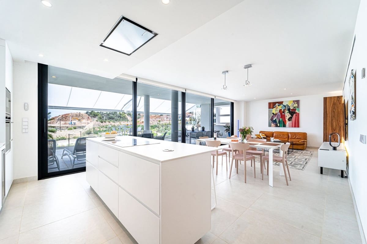 3 bedroom Apartment for sale in Fuengirola with pool garage - € 695,000 (Ref: 9797986)