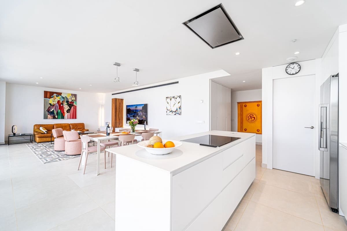 3 bedroom Apartment for sale in Fuengirola with pool garage - € 695,000 (Ref: 9797986)