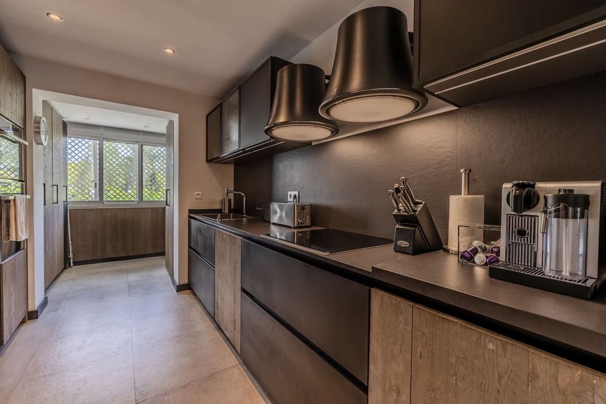 3 bedroom Apartment for sale in Puerto Banus with pool garage - € 3,900,000 (Ref: 9838293)