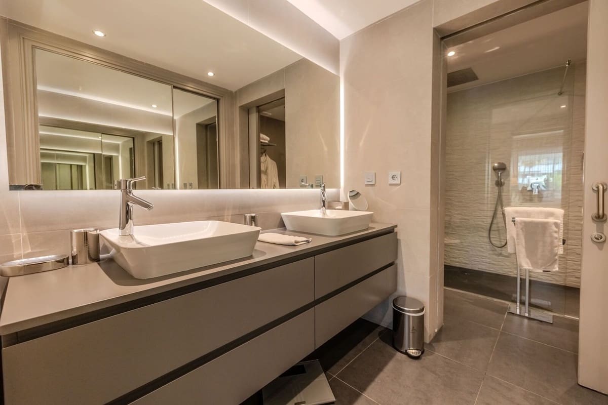 3 bedroom Apartment for sale in Puerto Banus with pool garage - € 3,900,000 (Ref: 9838293)