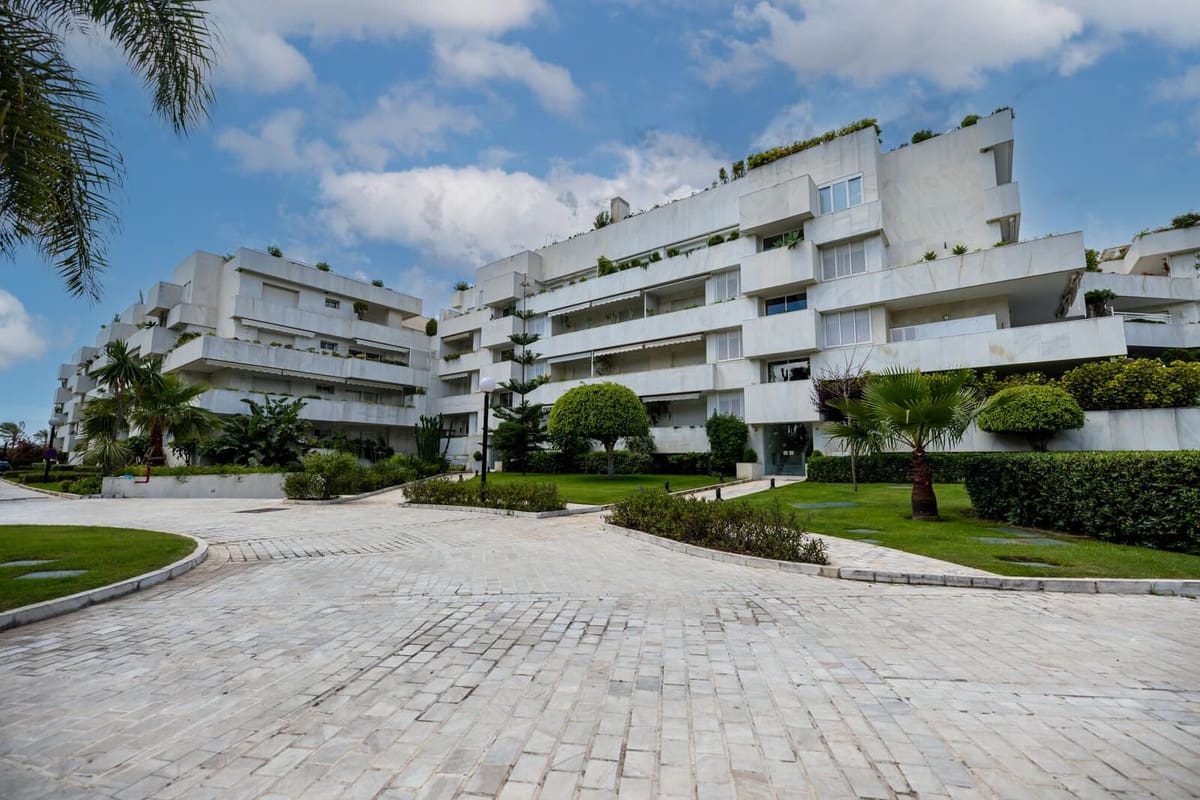 3 bedroom Apartment for sale in Puerto Banus with pool garage - € 3,900,000 (Ref: 9838293)