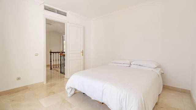 3 slaapkamer Huis te koop in La Heredia, Benahavís met zwembad garage - € 550.000 (Ref: 9853058)
