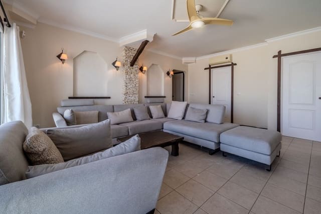 6 slaapkamer Villa te koop in El Faro, Mijas met zwembad garage - € 1.595.000 (Ref: 9874230)