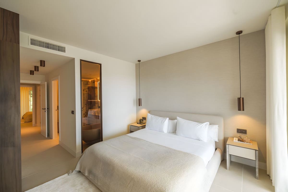 Apartamento de 3 habitaciones en La Quinta en venta con piscina - 845.000 € (Ref: 9911982)