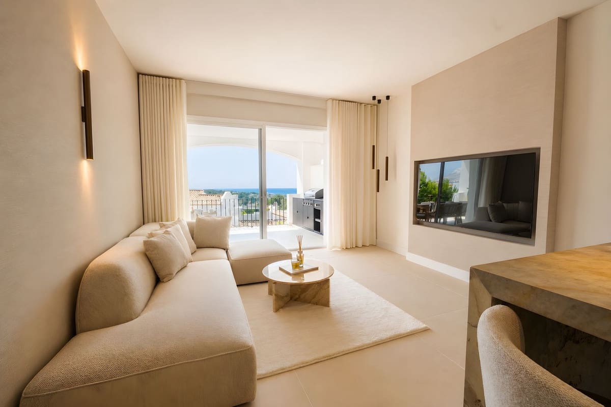 Apartamento de 3 habitaciones en La Quinta en venta con piscina - 845.000 € (Ref: 9911982)