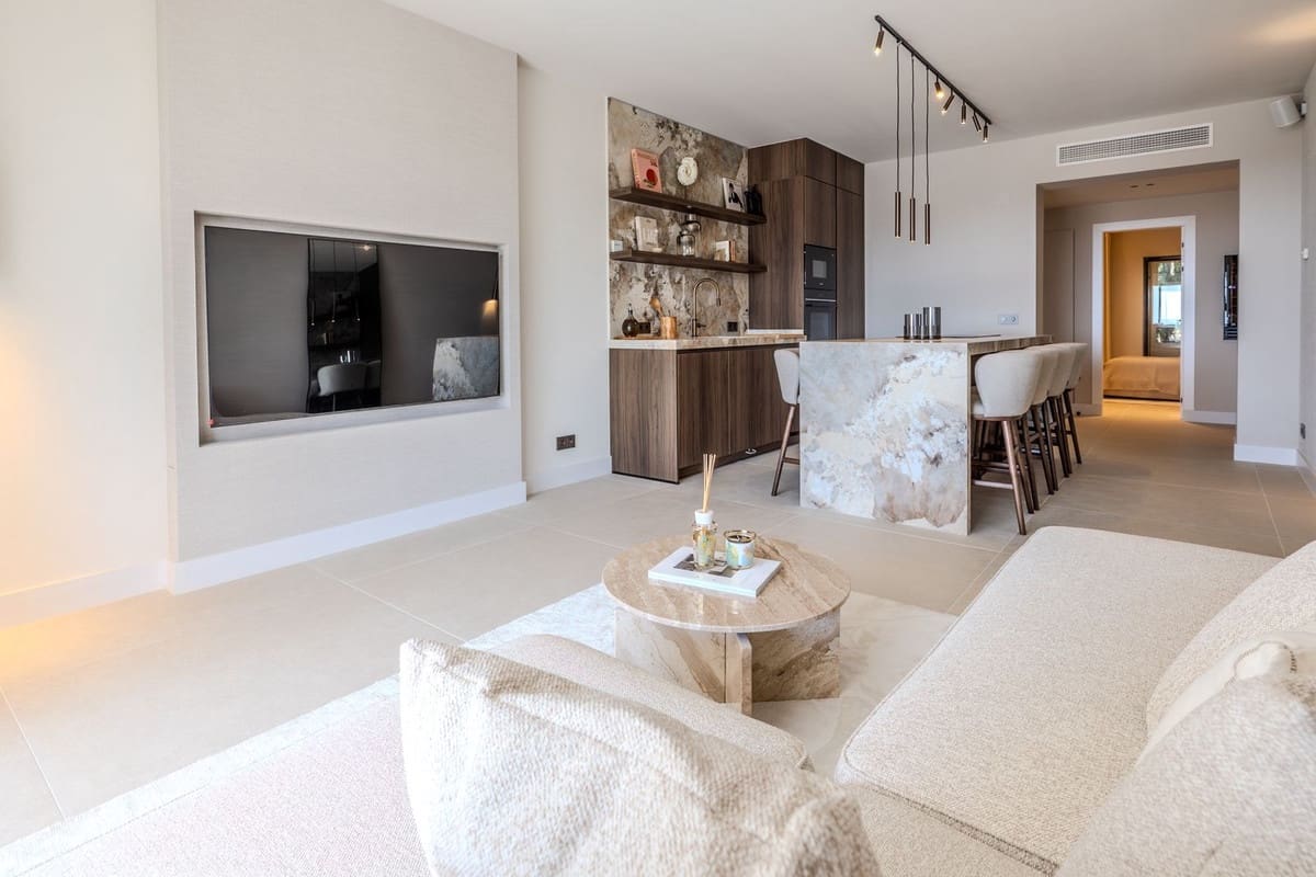 Apartamento de 3 habitaciones en La Quinta en venta con piscina - 845.000 € (Ref: 9911982)