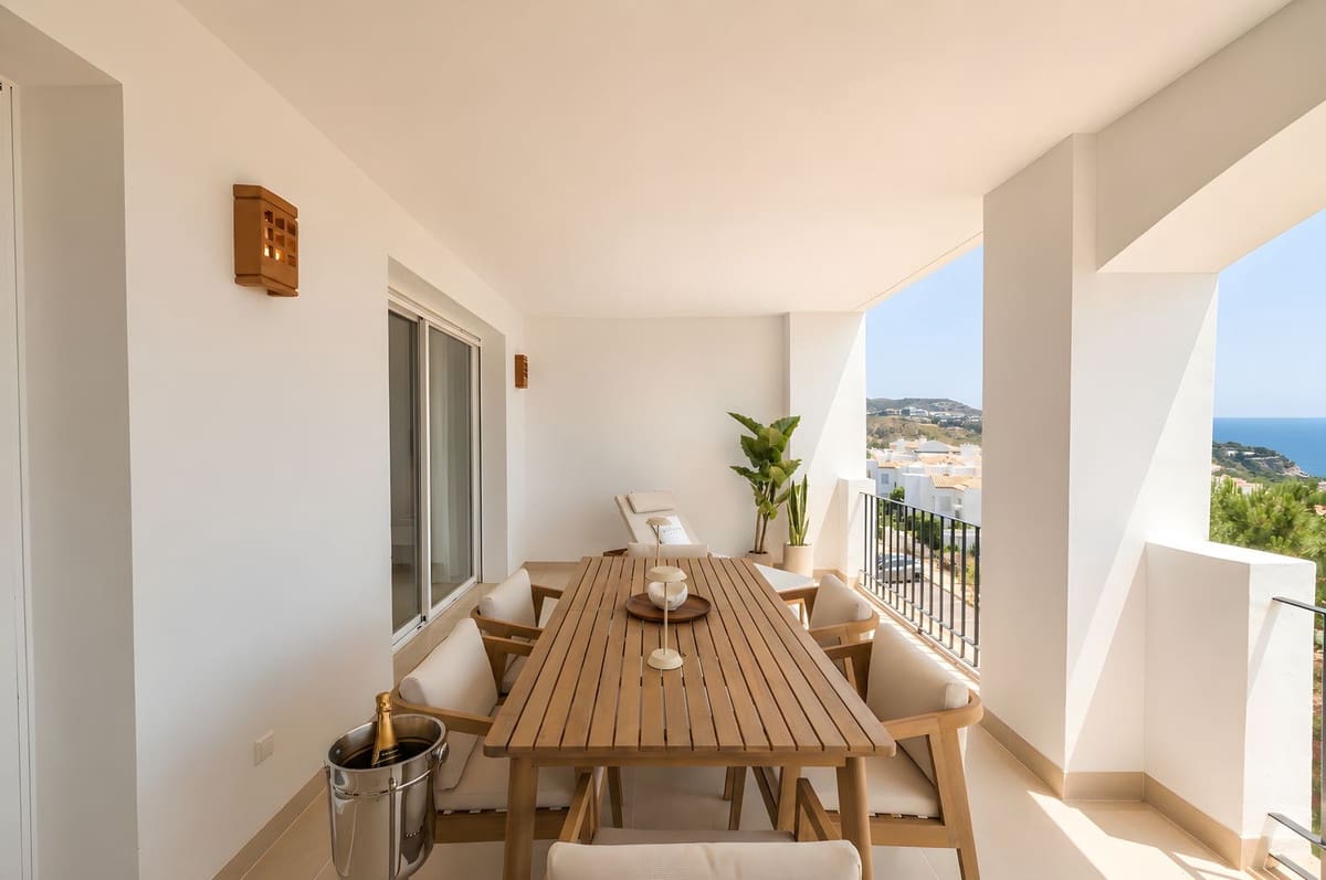 Apartamento de 3 habitaciones en La Quinta en venta con piscina - 845.000 € (Ref: 9911982)