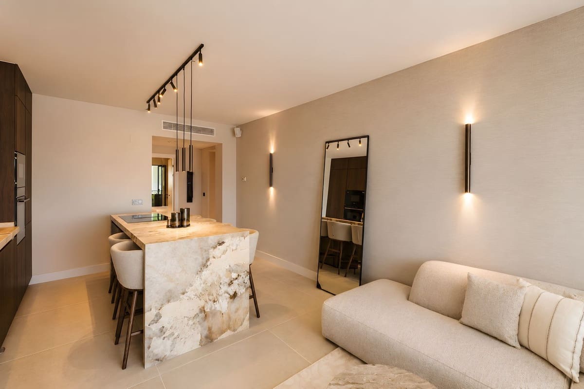 Apartamento de 3 habitaciones en La Quinta en venta con piscina - 845.000 € (Ref: 9911982)