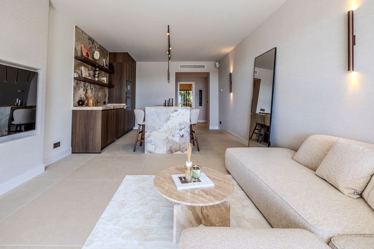 Apartamento de 3 habitaciones en La Quinta en venta con piscina - 845.000 € (Ref: 9911982)