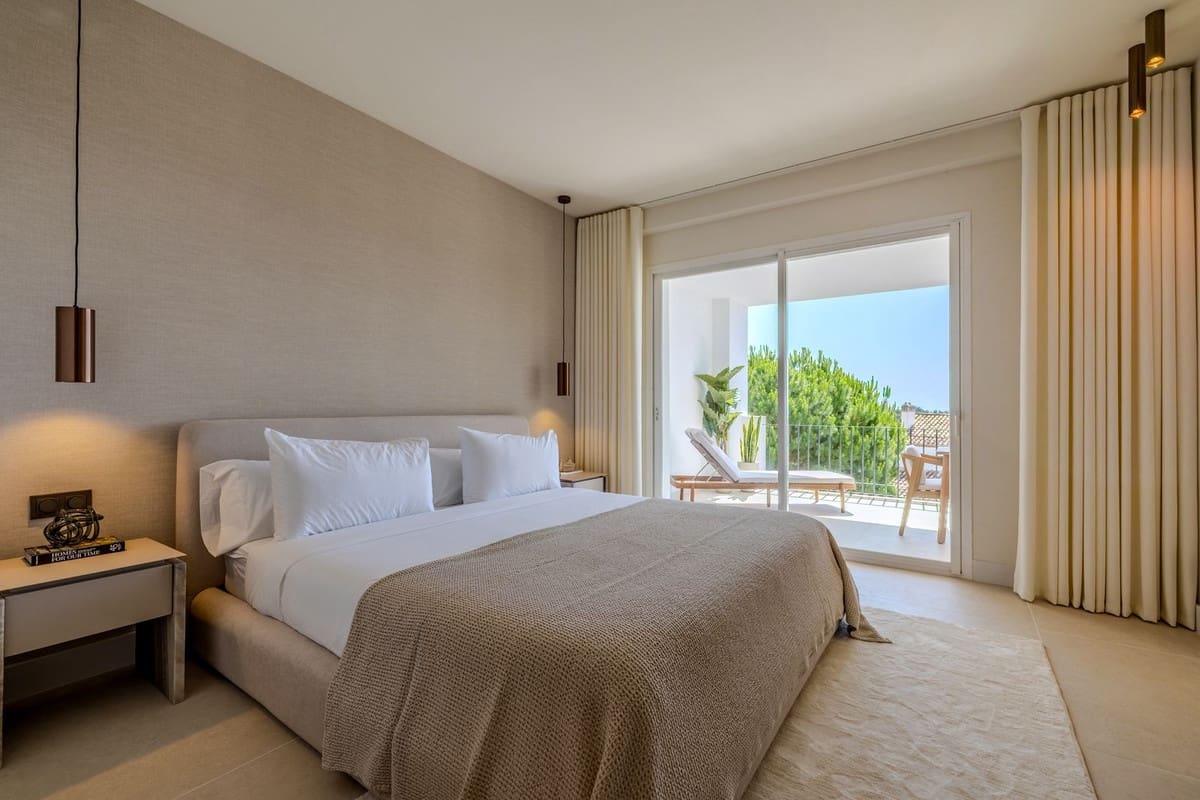 Apartamento de 3 habitaciones en La Quinta en venta con piscina - 845.000 € (Ref: 9911982)