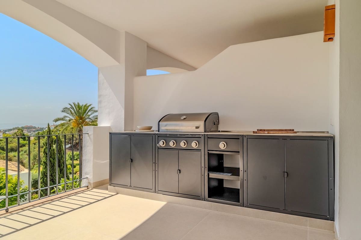 Apartamento de 3 habitaciones en La Quinta en venta con piscina - 845.000 € (Ref: 9911982)