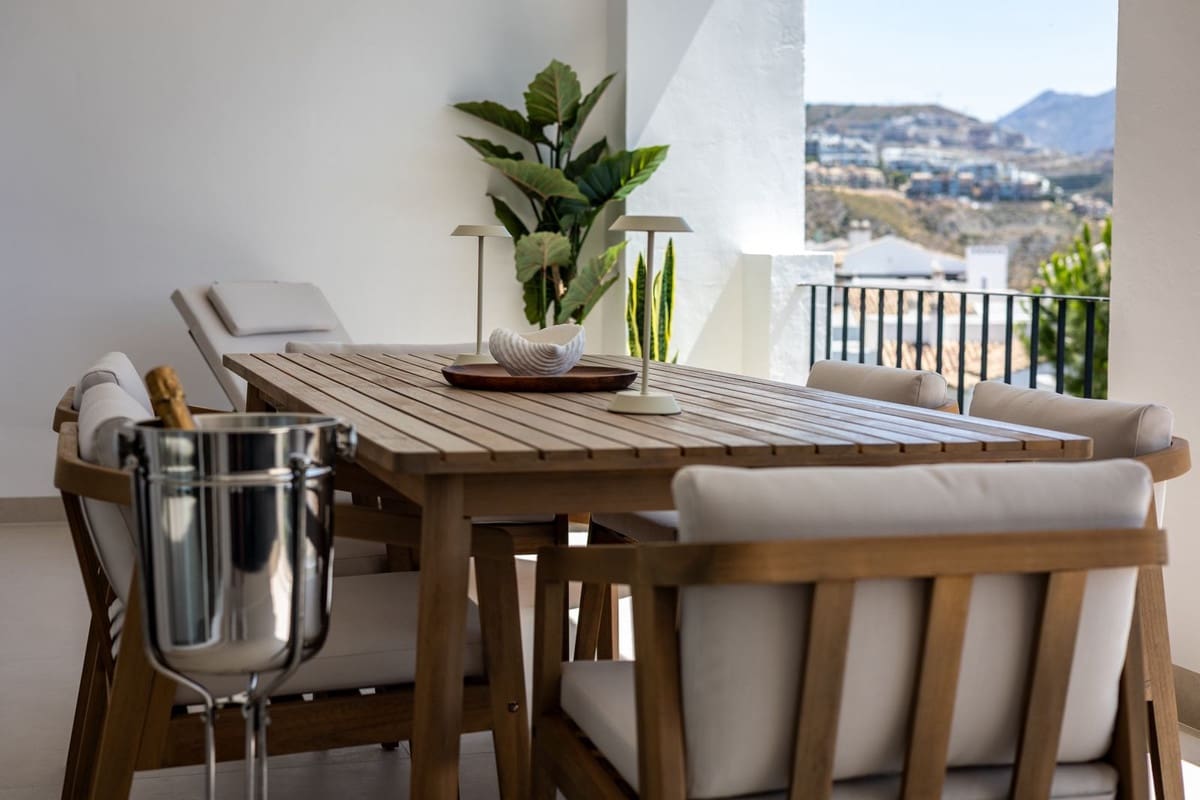 Apartamento de 3 habitaciones en La Quinta en venta con piscina - 845.000 € (Ref: 9911982)