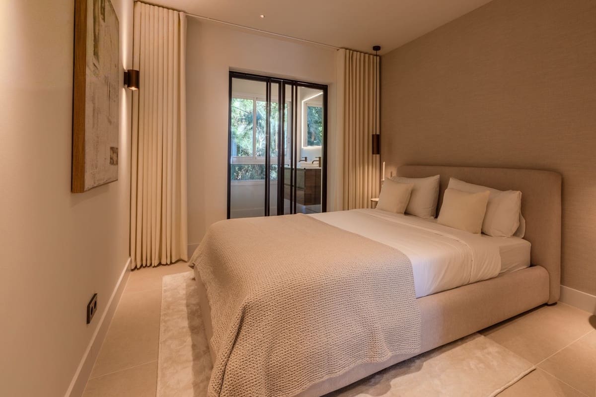Apartamento de 3 habitaciones en La Quinta en venta con piscina - 845.000 € (Ref: 9911982)
