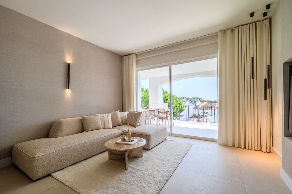 Apartamento de 3 habitaciones en La Quinta en venta con piscina - 845.000 € (Ref: 9911982)