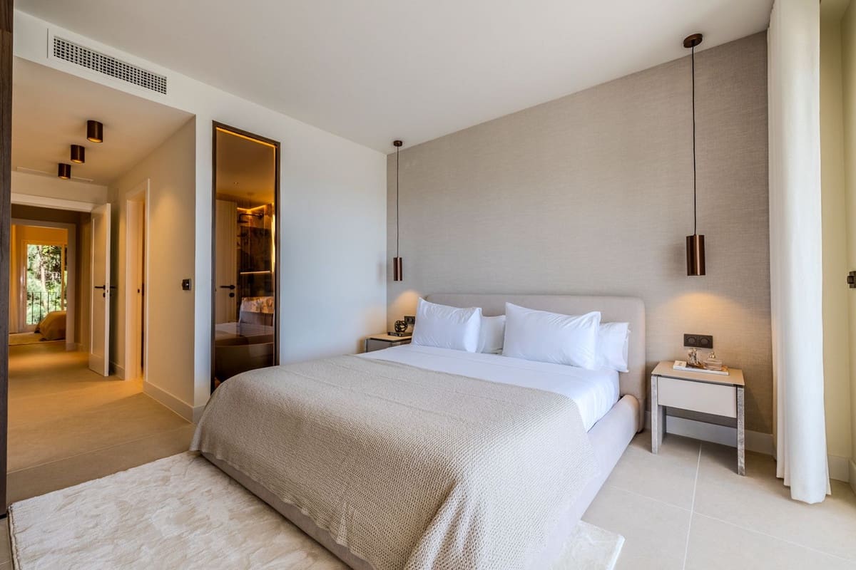 Apartamento de 3 habitaciones en La Quinta en venta con piscina - 845.000 € (Ref: 9911982)