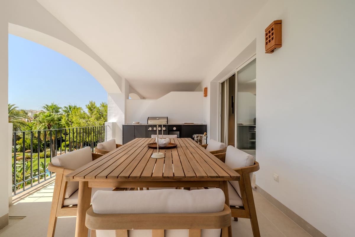 Apartamento de 3 habitaciones en La Quinta en venta con piscina - 845.000 € (Ref: 9911982)