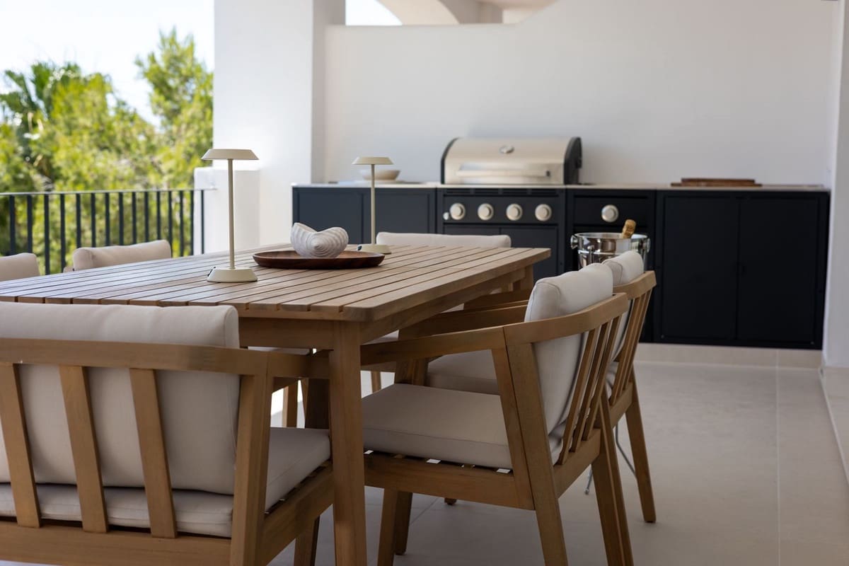 Apartamento de 3 habitaciones en La Quinta en venta con piscina - 845.000 € (Ref: 9911982)