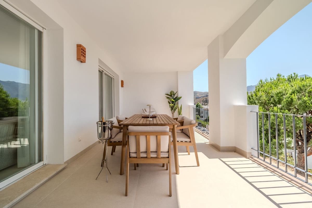 Apartamento de 3 habitaciones en La Quinta en venta con piscina - 845.000 € (Ref: 9911982)