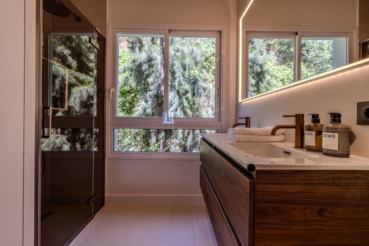 Apartamento de 3 habitaciones en La Quinta en venta con piscina - 845.000 € (Ref: 9911982)
