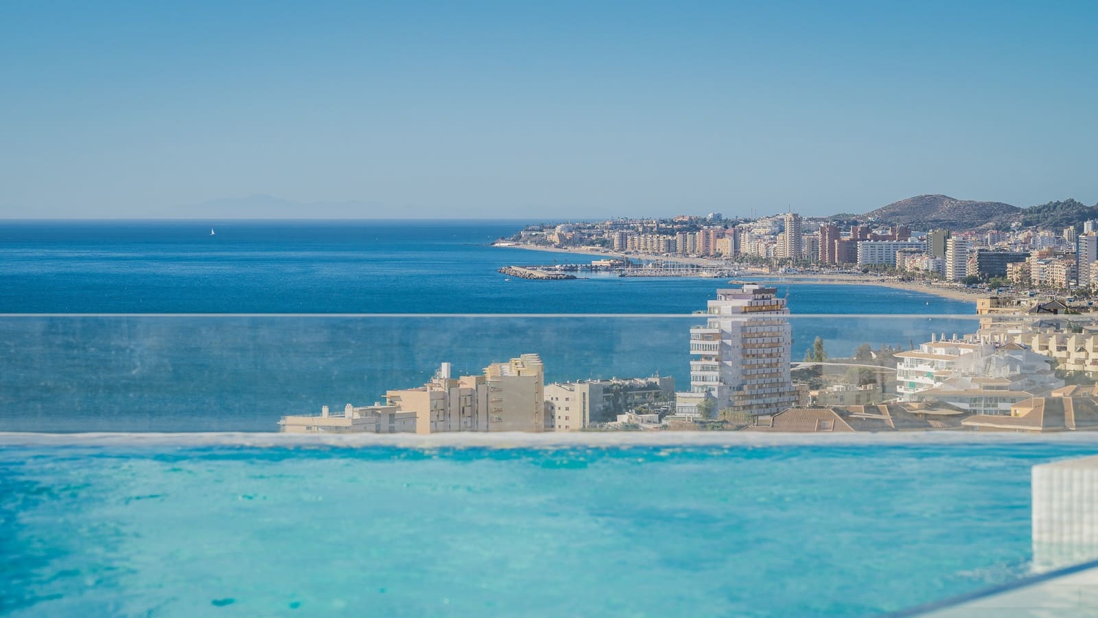 4 slaapkamer Penthouse te koop in Fuengirola met zwembad garage - € 2.425.000 (Ref: 9494758)