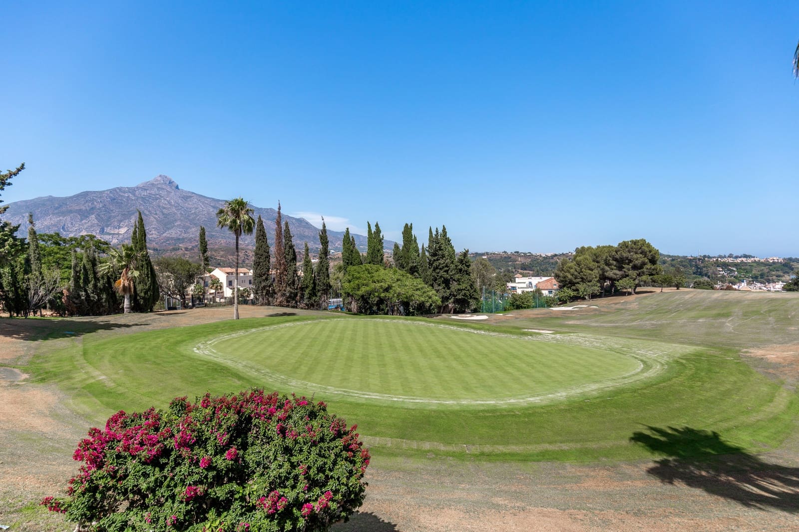 2 soveværelse Byhus til salg i Marbella med swimmingpool garage - € 695.000 (Ref: 9494768)