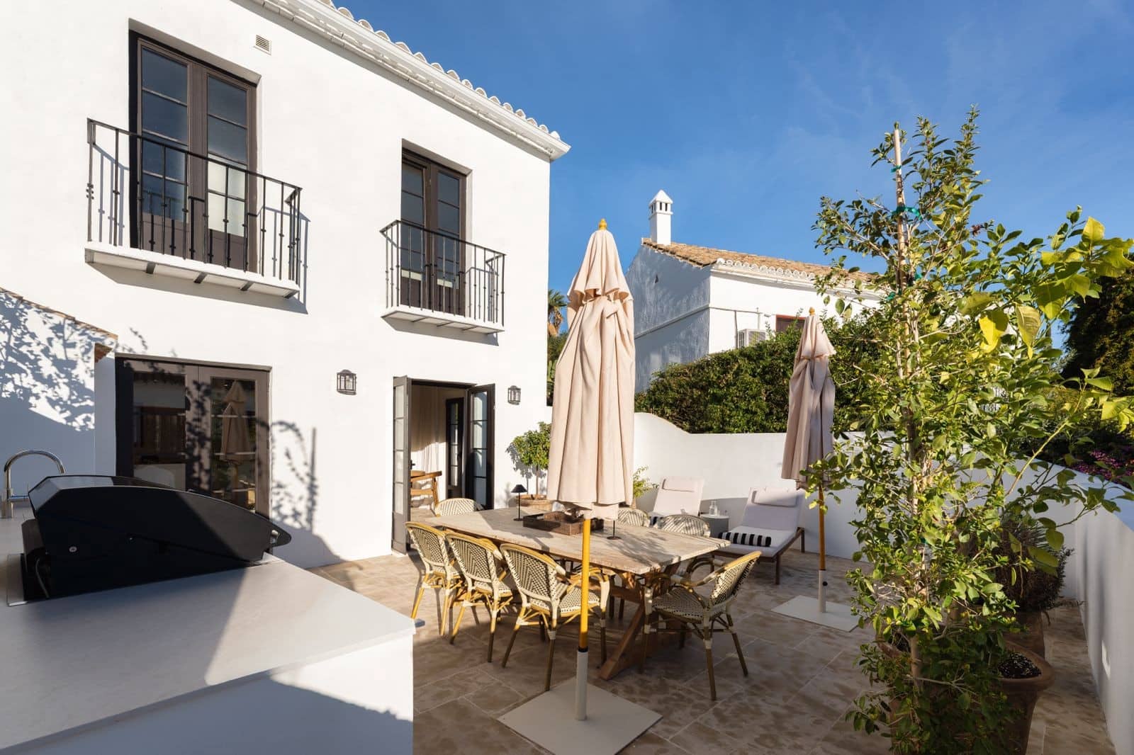 2 bedroom Townhouse for sale in Marbella with pool - € 795,000 (Ref: 9494769)
