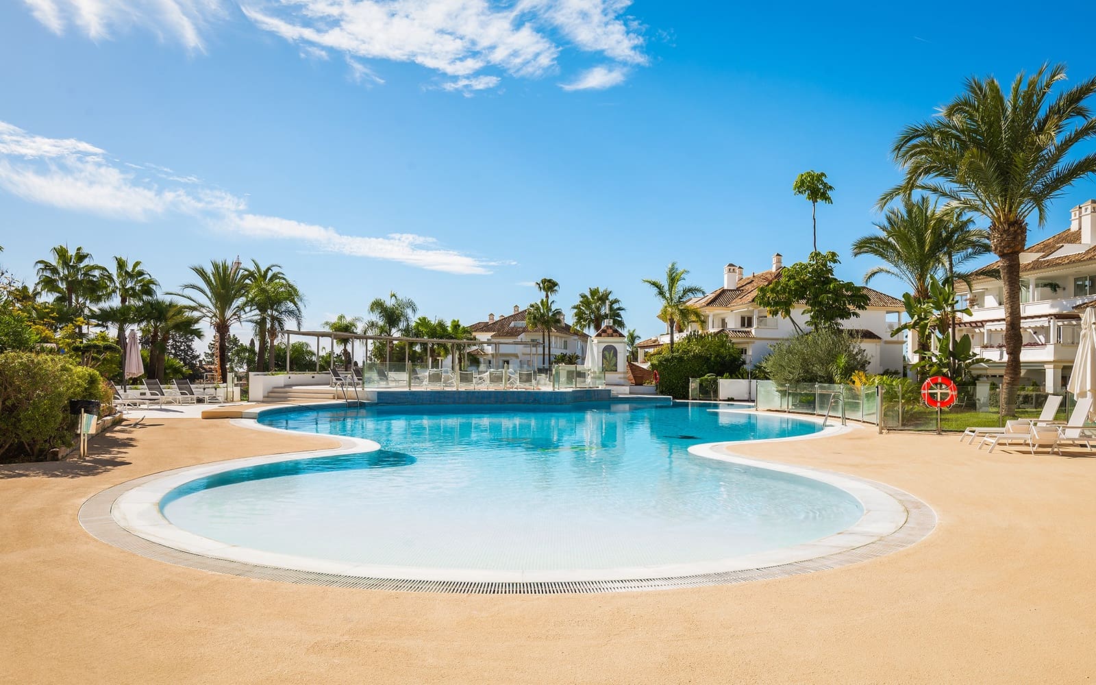 Apartamento de 4 habitaciones en Marbella en venta con piscina garaje - 2.500.000 € (Ref: 9494771)