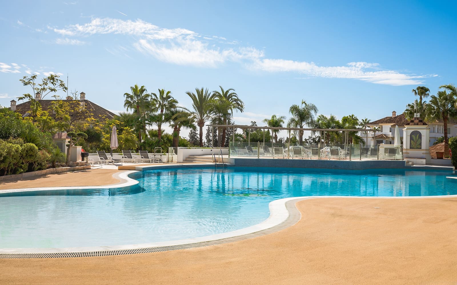 Apartamento de 4 habitaciones en Marbella en venta con piscina garaje - 2.500.000 € (Ref: 9494771)