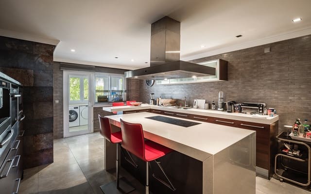 4 chambre Appartement à vendre à Marbella avec piscine garage - 2 500 000 € (Ref: 9494771)