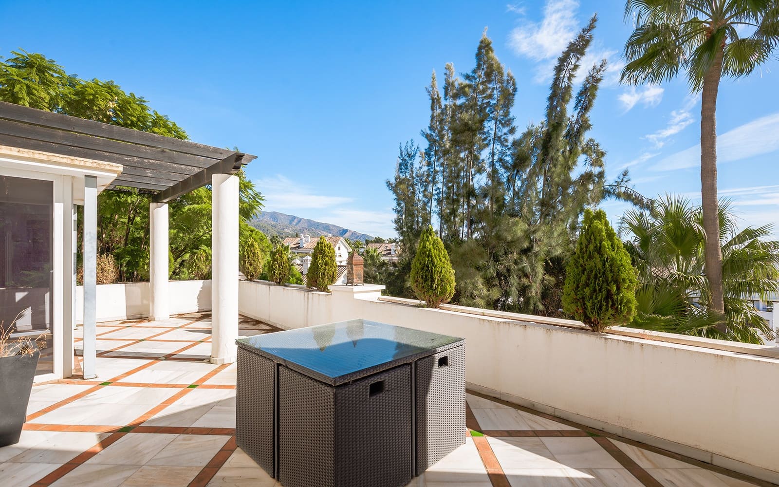 4 soverom Leilighet til salgs i Marbella med svømmebasseng garasje - € 2 500 000 (Ref: 9494771)