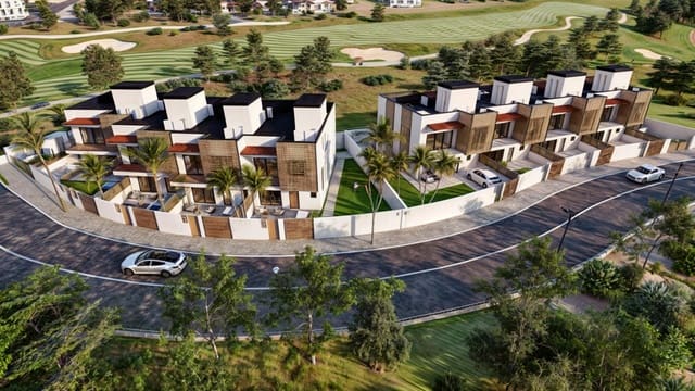 3 sypialnia Dom na sprzedaż w Estepona Golf, Estepona z basenem garażem - 680 000 € (Ref: 9494774)