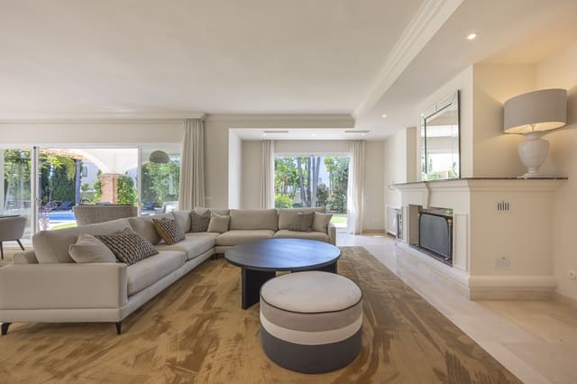 5 bedroom Villa for sale in Benahavís with pool - € 2,895,000 (Ref: 9494780)