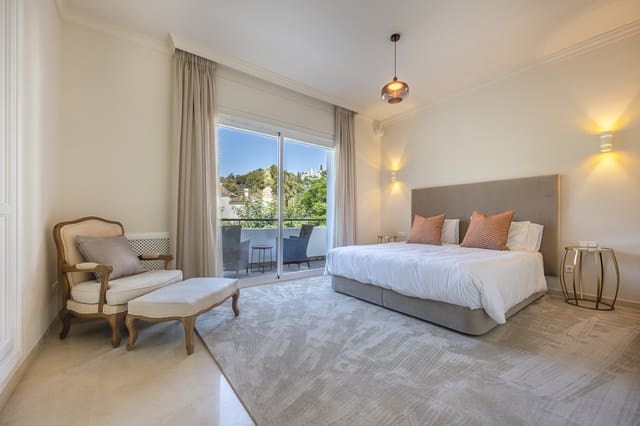 5 bedroom Villa for sale in Benahavís with pool - € 2,895,000 (Ref: 9494780)