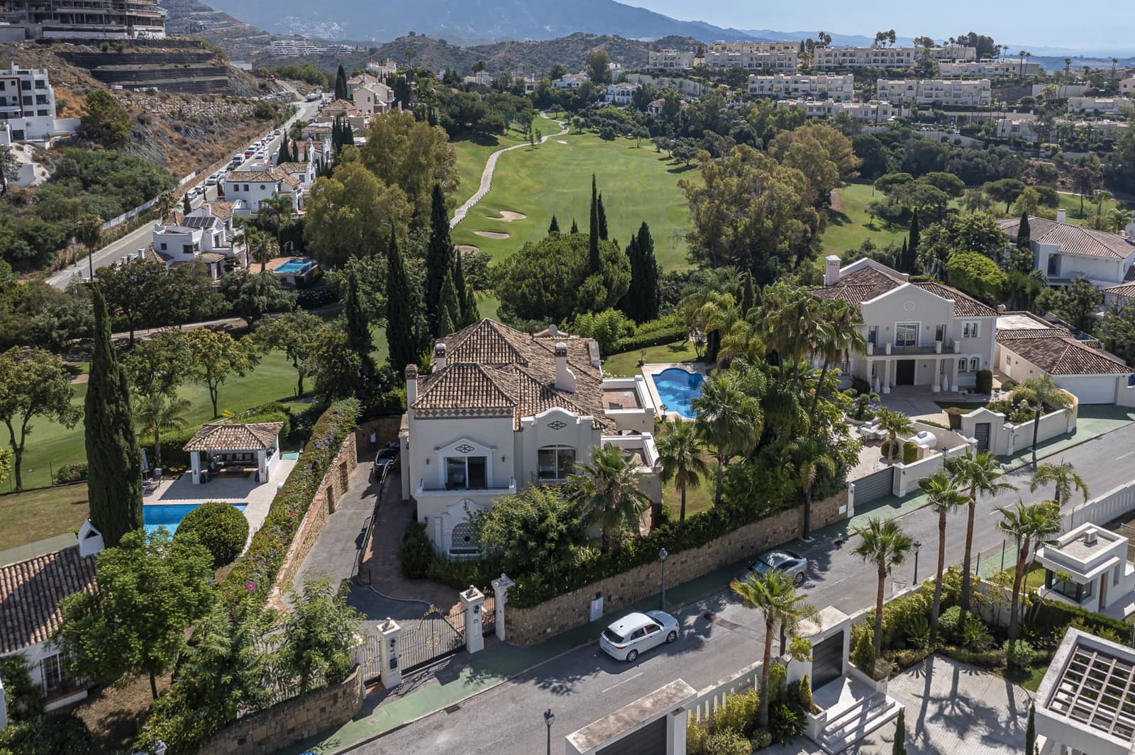 5 bedroom Villa for sale in Benahavis with pool - € 2,895,000 (Ref: 9494780)