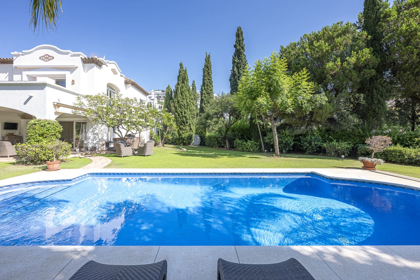 5 bedroom Villa for sale in Benahavis with pool - € 2,895,000 (Ref: 9494780)