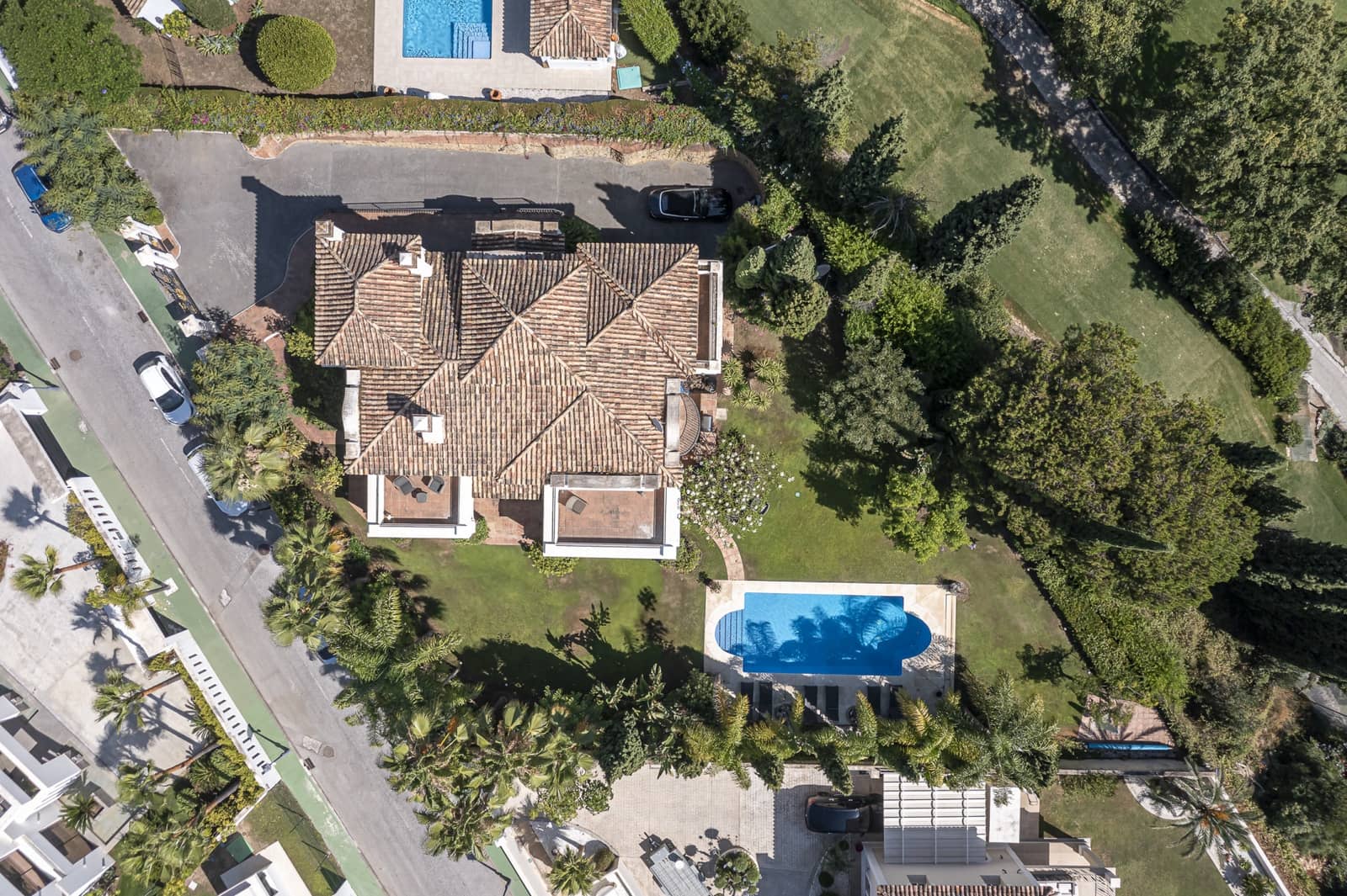 5 bedroom Villa for sale in Benahavis with pool - € 2,895,000 (Ref: 9494780)
