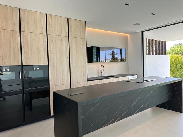 4 slaapkamer Halfvrijstaande villa te koop in Marbella met zwembad garage - € 4.800.000 (Ref: 9494783)