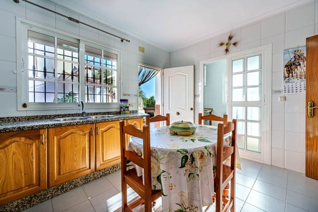 3 soveværelse Villa til salg i Ciudad Jardín, Málaga by med garage - € 574.500 (Ref: 9494785)