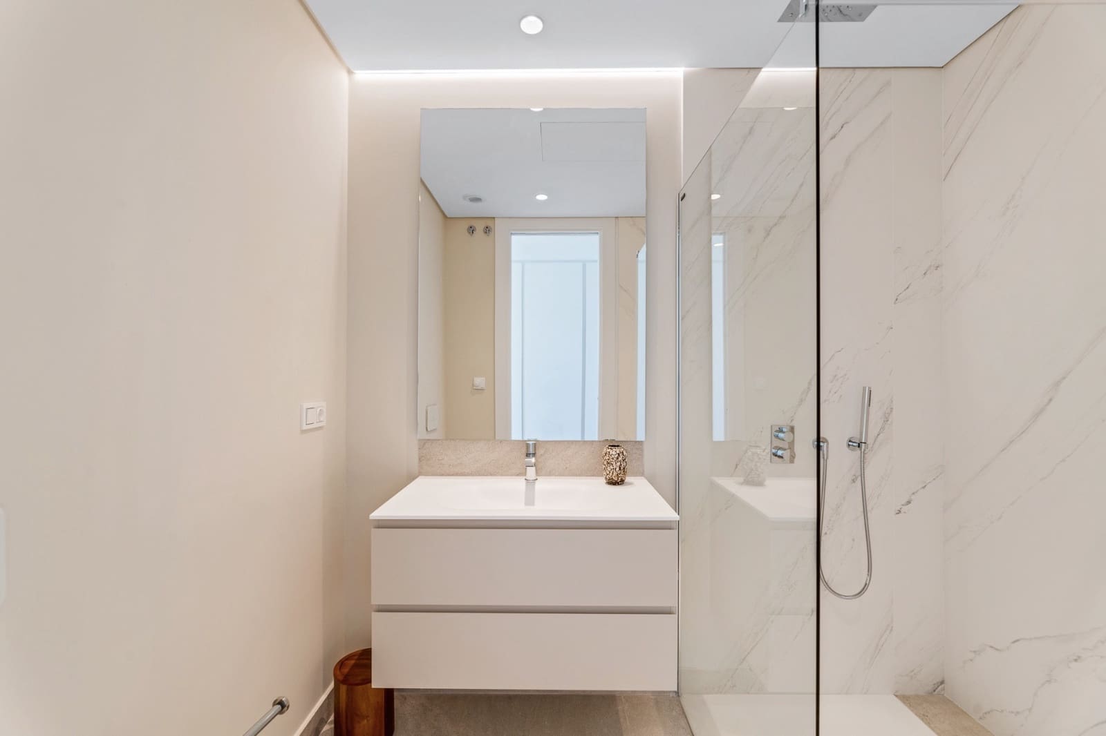 2 bedroom Apartment for sale in Benahavis with pool garage - € 1,695,000 (Ref: 9494787)